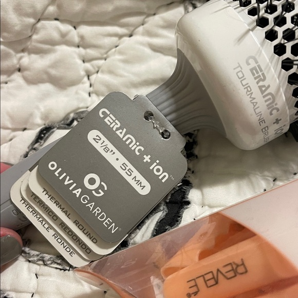ION Round Brush and Croc Hair Clips NWT - Picture 2 of 5